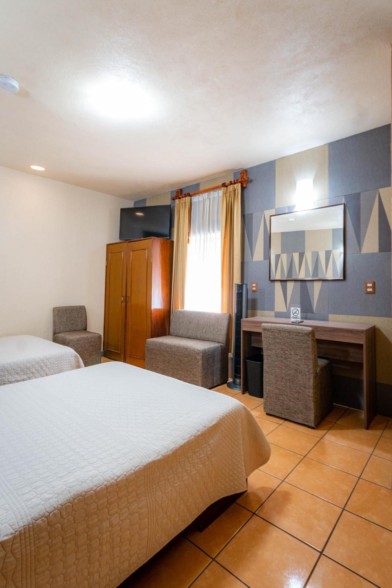 Hotel Estefania Морелія Екстер'єр фото